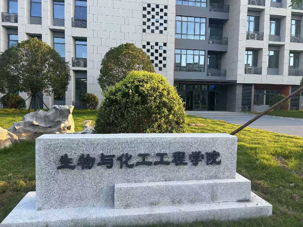 晴隆县扬州职业大学体育场高杆灯项目